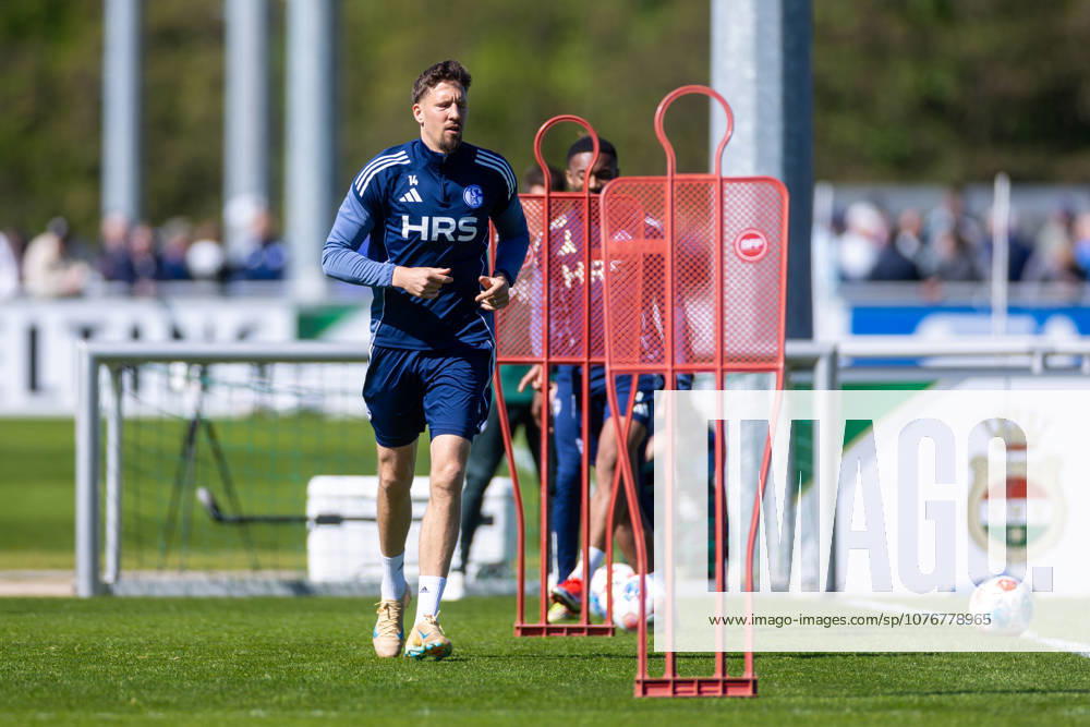 Football, Training of FC Schalke 04 Janik Bachmann FC Schalke 04 Gelsenkirchen Training ground FC Schalke 04 NRW Germany xRHR PHOTO YYx