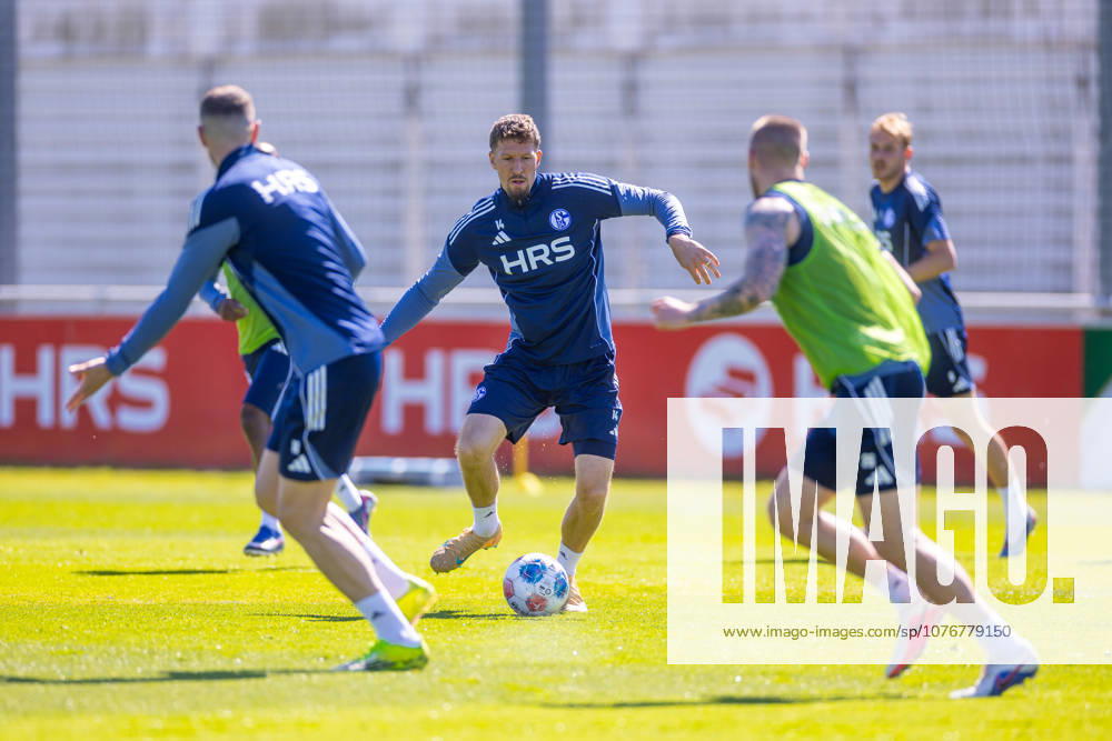 Football, Training of FC Schalke 04 Janik Bachmann FC Schalke 04 Gelsenkirchen Training ground FC Schalke 04 NRW Germany xRHR PHOTO YYx