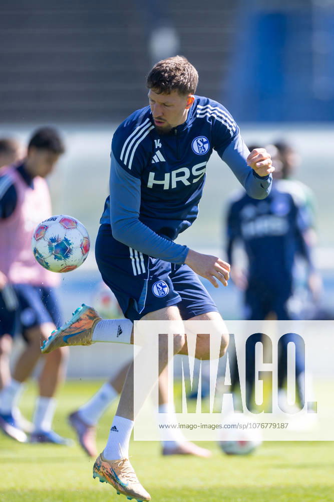 Football, Training of FC Schalke 04 Janik Bachmann FC Schalke 04 Gelsenkirchen Training ground FC Schalke 04 NRW Germany xRHR PHOTO YYx