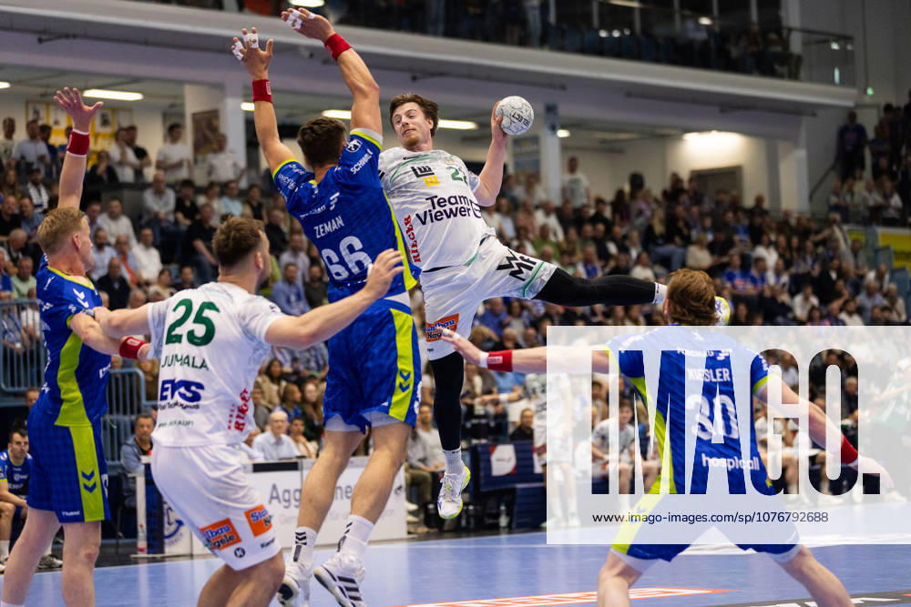 Erik PERSSON FRISCH AUF Goeppingen, 22 scores a goal, Action, Goal throw GER, VfL Gummersbach vs FRISCH AUF Goeppingen, Handball, Bundesliga, Matchday 30, Season 2025 2026, 30 04 2026, GER, VfL Gummersbach vs FRISCH AUF Goeppingen, Handball, Bundesliga, Matchday 30, Season 2025 2026, 30 04 2026, Gummersbach
