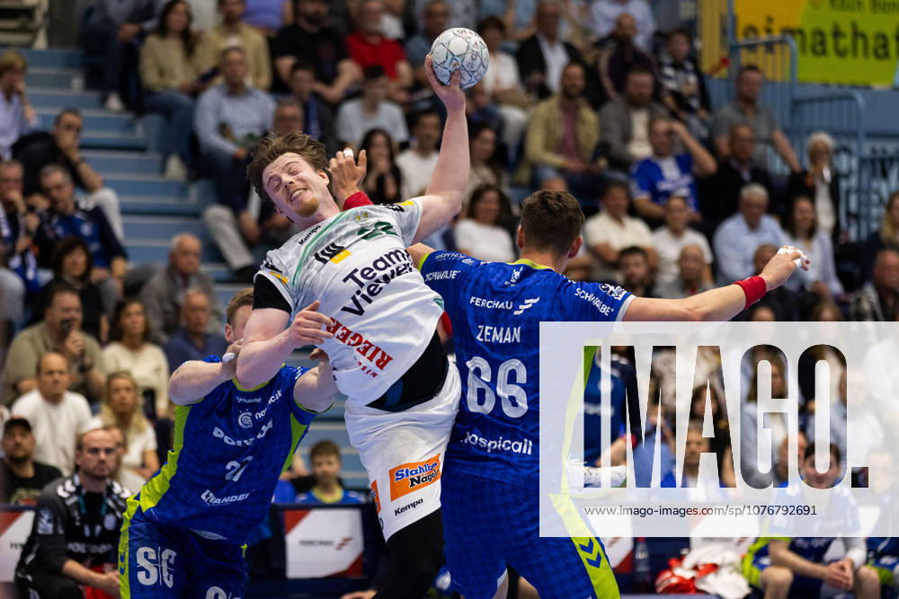 Erik PERSSON FRISCH AUF Goeppingen, 22 scores a goal, Action, Goal throw GER, VfL Gummersbach vs FRISCH AUF Goeppingen, Handball, Bundesliga, Matchday 30, Season 2025 2026, 30 04 2026, GER, VfL Gummersbach vs FRISCH AUF Goeppingen, Handball, Bundesliga, Matchday 30, Season 2025 2026, 30 04 2026, Gummersbach
