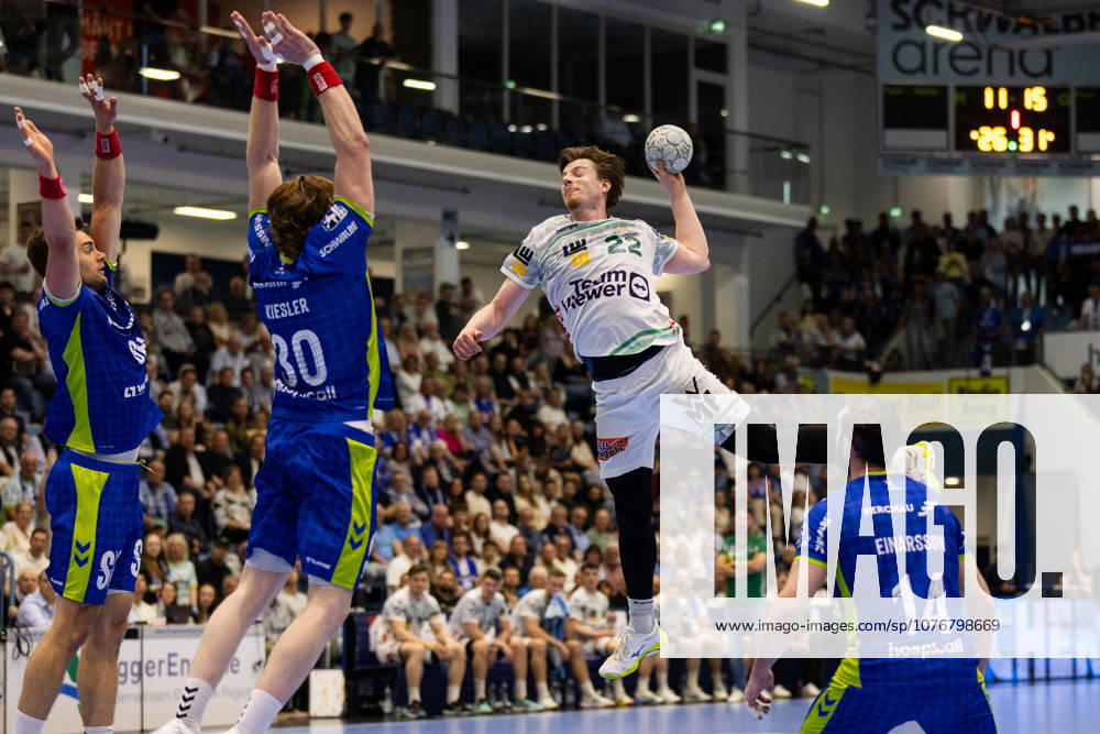Erik PERSSON FRISCH AUF Goeppingen, 22 scores a goal, Action, Goal throw GER, VfL Gummersbach vs FRISCH AUF Goeppingen, Handball, Bundesliga, Matchday 30, Season 2025 2026, 30 04 2026, GER, VfL Gummersbach vs FRISCH AUF Goeppingen, Handball, Bundesliga, Matchday 30, Season 2025 2026, 30 04 2026, Gummersbach