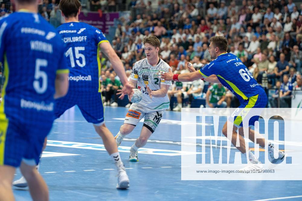 Miro Schluroff, backcourt, VfL Gummersbach 15 , Oskar Neudeck, backcourt, Frisch Auf Goeppingen 2 , Å tÄpan Zeman, circle winger, VfL Gummersbach 66 , VfL Gummersbach vs Frisch Auf Goeppingen, Daikin Handball Bundesliga, Men , Matchday 30, 30 04 2026 Gummersbach NRW Germany