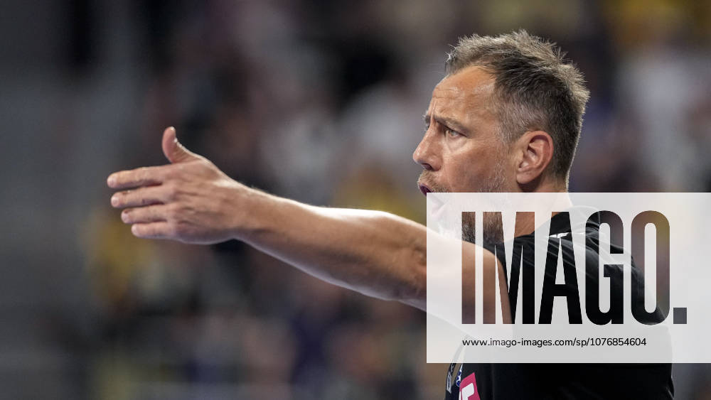 Maik Machulla coach, head coach, RNL , gives instructions, gestures, gesticulates with arms, single image, single photo, action, action, 01 05 2026, Mannheim Germany , Handball, Bundesliga, Rhein Neckar Löwen MT Melsungen