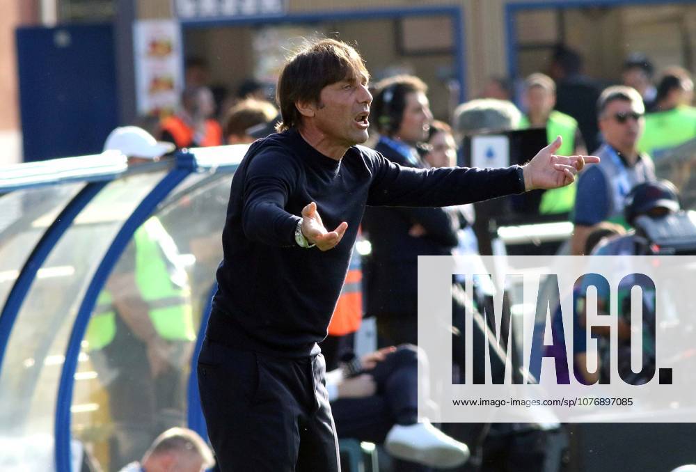 Foto IPP Albano Angilletta Como 02 05 2026 Calcio Campionato di serie A 2025 2026 Como - Napoli nella foto: Antonio Conte allenatore del Napoli Italy Photo Press World Copyright italy ITALY