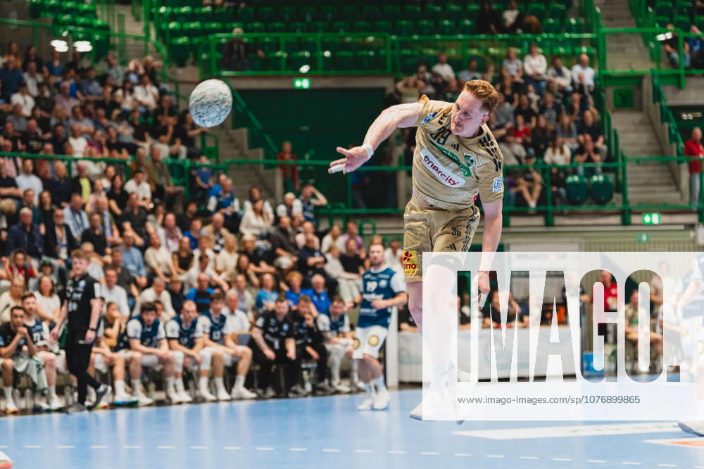 Lukas Stutzke TSV Hannover Burgdorf, 39 on jump shot Bergischer HC vs TSV Hannover Burgdorf, Handball, Daikin 1 HBL, Matchday 30, Season 2025 26, 02 04 2026, Bergischer HC vs TSV Hannover Burgdorf, Handball, Daikin 1 HBL, Matchday 30, Season 2025 26, 02 04 2026 Wuppertal