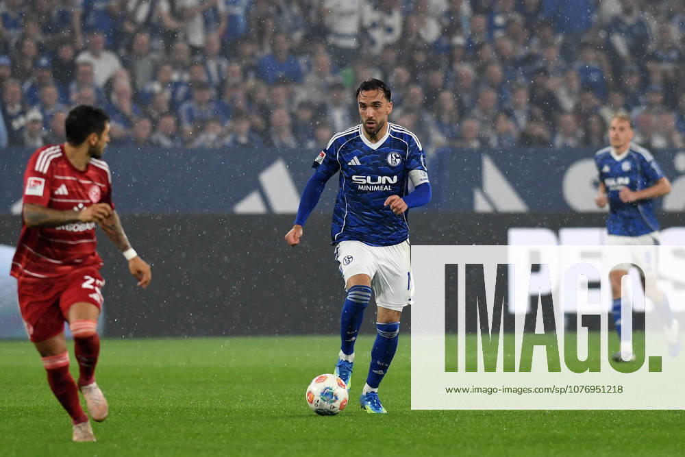 Kenan Karaman FC Schalke 04 in action, on the ball, single action during the 2 Bundesliga match between FC Schalke 04 and Fortuna Düsseldorf, Veltins Arena on May 02, 2026 in Gelsenkirchen, Germany Photo by Ralf Treese DeFodi Images Kenan Karaman FC Schalke 04 controls the ball during the 2 Bundesliga match between FC Schalke 04 and Fortuna Düsseldorf at Veltins Arena on May 2, 2026 in Gelsenkirchen, Germany Photo by Ralf Treese DeFodi Images DFL regulations prohibit any use of photographs as image sequences and or quasi video Photo by Ralf Treese DeFodi Images