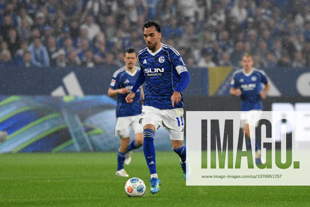 Kenan Karaman FC Schalke 04 in action, on the ball, single action during the 2 Bundesliga match between FC Schalke 04 and Fortuna Düsseldorf, Veltins Arena on May 02, 2026 in Gelsenkirchen, Germany Photo by Ralf Treese DeFodi Images Kenan Karaman FC Schalke 04 controls the ball during the 2 Bundesliga match between FC Schalke 04 and Fortuna Düsseldorf at Veltins Arena on May 2, 2026 in Gelsenkirchen, Germany Photo by Ralf Treese DeFodi Images DFL regulations prohibit any use of photographs as image sequences and or quasi video Photo by Ralf Treese DeFodi Images