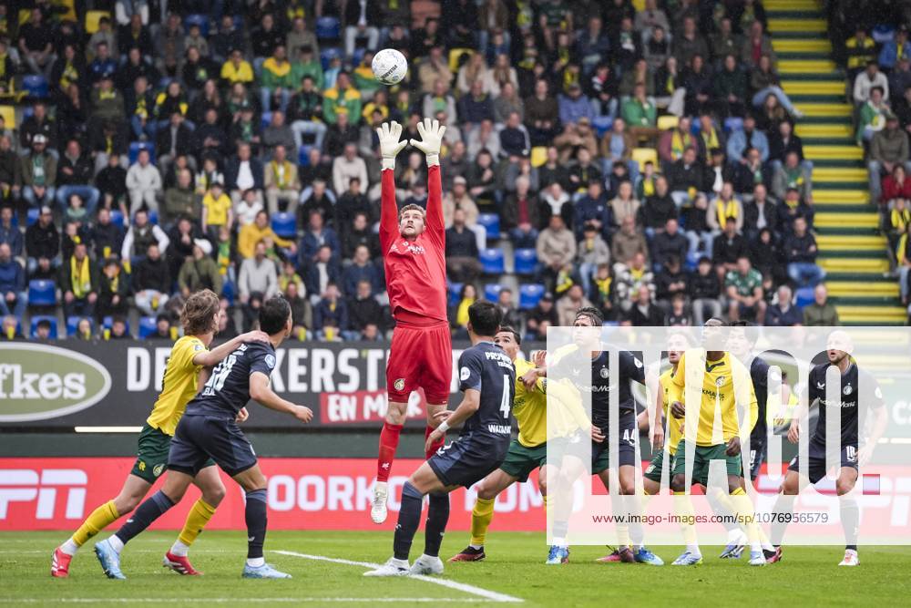 SITTARD - Fortuna Sittard goalkeeper Mattijs Branderhorst jumps for the ball during the Dutch Eredivisie match between Fortuna Sittard and Feyenoord at the Fortuna Sittard stadium on 3 May 2026 in Sittard, the Netherlands. TOBIAS KLEUVER ANP Eredivisie 2025-2026 ANPxSportx IVx 557368634 originalFilename: 557368634