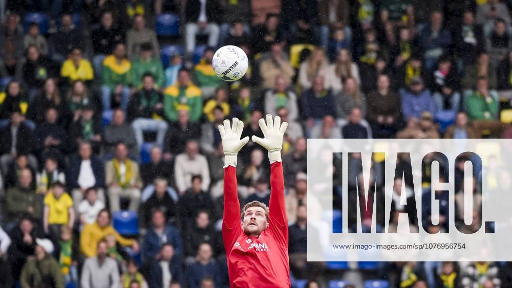 SITTARD - Fortuna Sittard goalkeeper Mattijs Branderhorst jumps for the ball during the Dutch Eredivisie match between Fortuna Sittard and Feyenoord at the Fortuna Sittard stadium on 3 May 2026 in Sittard, the Netherlands. TOBIAS KLEUVER ANP Eredivisie 2025-2026 ANPxSportx IVx 557368743 originalFilename: 557368743