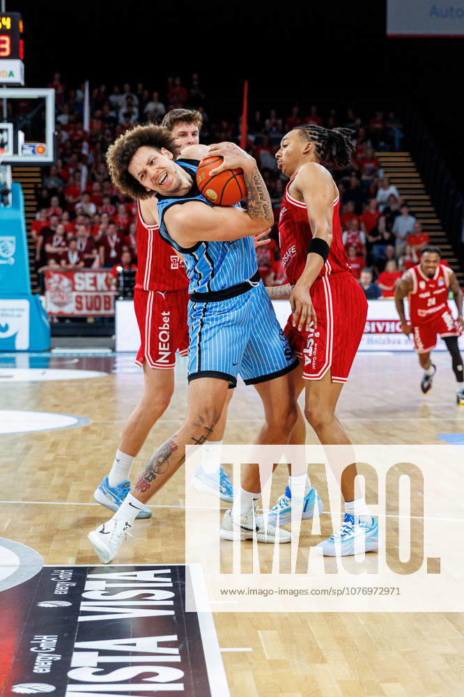 Richard Balint BMA365 Bamberg Baskets, 11 , Zacharie Perrin Hamburg Towers, 52 , Austin Crowley BMA365 Bamberg Baskets, 85 , BMA365 Bamberg Baskets vs Veolia Towers Hamburg, Basketball, easyCredit BBL, Matchday 32, 03 05 2026 BMA365 Bamberg Baskets vs Veolia Towers Hamburg, Basketball, easyCredit BBL, Matchday 32, 03 05 2026 Bamberg