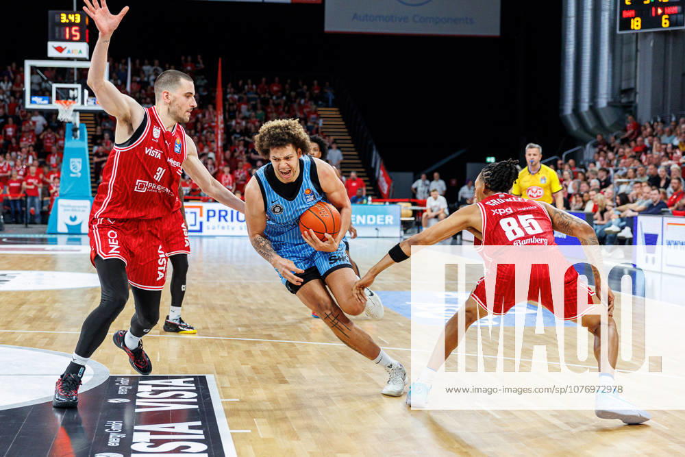 Daniel Keppeler BMA365 Bamberg Baskets, 31 , Zacharie Perrin Hamburg Towers, 52 , Austin Crowley BMA365 Bamberg Baskets, 85 , BMA365 Bamberg Baskets vs Veolia Towers Hamburg, Basketball, easyCredit BBL, Matchday 32, 03 05 2026 BMA365 Bamberg Baskets vs Veolia Towers Hamburg, Basketball, easyCredit BBL, Matchday 32, 03 05 2026 Bamberg