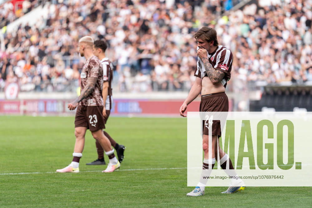 Connor Metcalfe FC St Pauli, 24 disappointed Disappointment after defeat, GER, FC St Pauli vs 1 FSV Mainz 05, Football, Bundesliga, Matchday 32, Season 2025 2026, 03 05 2026 DFL REGULATIONS PROHIBIT ANY USE OF PHOTOGRAPHS AS IMAGE SEQUENCES AND OR QUASI VIDEO GER, FC St Pauli vs 1 FSV Mainz 05, Football, Bundesliga, Matchday 32, Season 2025 2026, 03 05 2026 Hamburg