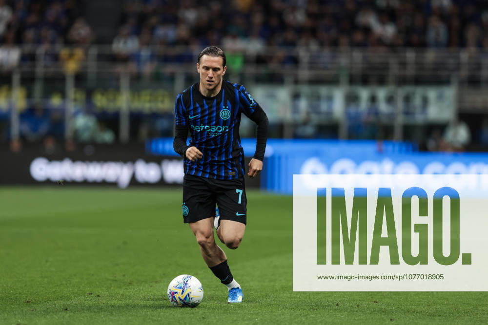 FC Internazionale v Parma Calcio 1913 - Serie A Piotr Zielinski of FC Internazionale is in action during the Serie A football match between Internazionale FC and Parma Calcio 1913 at Giuseppe Meazza Stadium in Milan, Italy, on May 3, 2026. Milano Italy