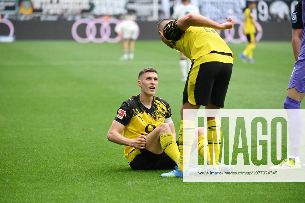 Nico Schlotterbeck Borussia Dortmund , Waldemar Anton Borussia Dortmund , v li 03 05 2026, Fußball 1 Bundesliga, Saison 2025 2026, 32 Spieltag, Borussia Mönchengladbach Borussia Dortmund 1 0 DFL regulations prohibit any use of photographs as image sequences and or quasi video Moenchengladbach Borussia Park Nordrhein Westfalen Germany Team2