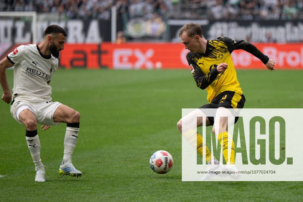 Maximilian Beier 14 Borussia Dortmund in duel, action, with Franck Honorat 9 Borussia Moenchengladbach , Borussia Moenchengladbach vs Borussia Dortmund, Football, 1 Bundesliga, 32 Matchday, 2025 2026, 03 05 2026 DFB regulations prohibit any use of photographs as image sequences and or quasi video Moenchengladbach Nordrhein Westfalen Germany
