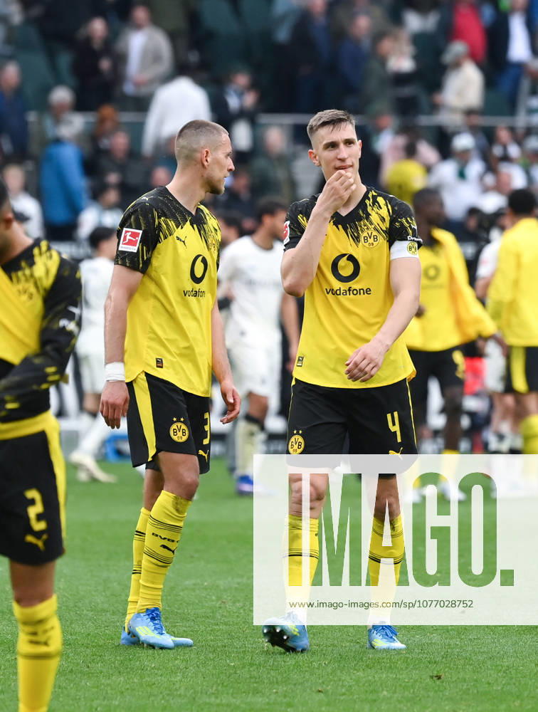 Nico Schlotterbeck Borussia Dortmund , Waldemar Anton Borussia Dortmund , v re nach dem Spiel 03 05 2026, Fußball 1 Bundesliga, Saison 2025 2026, 32 Spieltag, Borussia Mönchengladbach Borussia Dortmund 1 0 DFL regulations prohibit any use of photographs as image sequences and or quasi video Moenchengladbach Borussia Park Nordrhein Westfalen Germany Team2