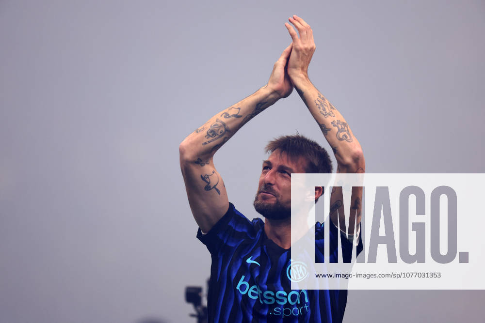 Serie A Fc Internazionale - Parma Calcio Francesco Acerbi of Fc Internazionale celebrates the victory of the Italian Serie A championship at the end of the Serie A match beetween Fc Internazionale and Parma Calcio at Stadio Giuseppe Meazza on May 3 2026 in Milan Italy . Milano Stadio Giuseppe Meazza Italy