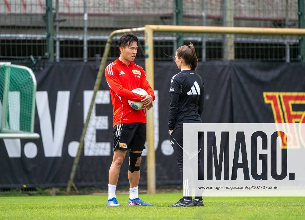 Soccer, men, season 2025 2026, 1 Bundesliga, 1 FC Union Berlin, training on training ground II, f l Woo Yeong Jeong Wooyeong, 1 FC Union Berlin , coach Marie Louise Eta 1 FC Union Berlin , 05 05 2026,