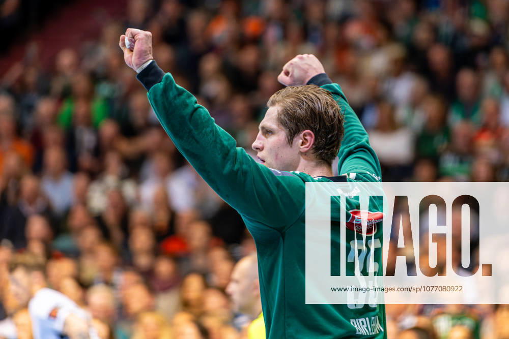 Joel Birlehm TSV Hannover Burgdorf, Nr 35 L R , TSV Hannover Burgdorf orange against SG Flensburg Handewitt blue second leg of the quarter finals the EHF European League 2025 2026 05 05 2026, Swiss Life Hall Hannover, GER ,