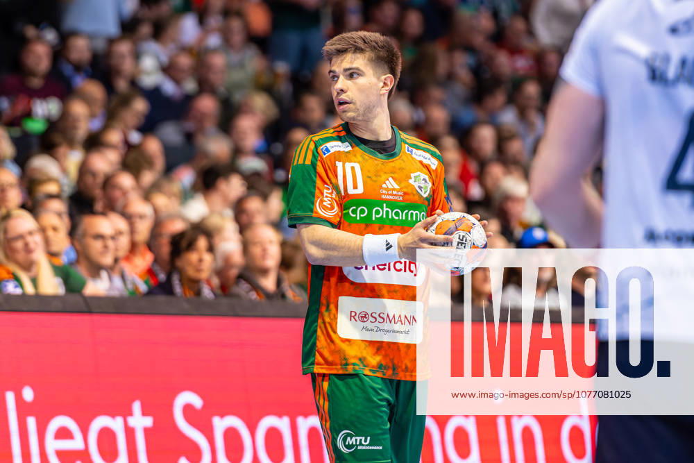 Renars Uscins TSV Hannover Burgdorf, Nr 10 L R , TSV Hannover Burgdorf orange against SG Flensburg Handewitt blue second leg of the quarter finals the EHF European League 2025 2026 05 05 2026, Swiss Life Hall Hannover, GER ,