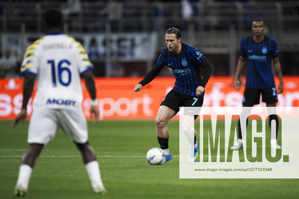 FC Internazionale v Parma Calcio - Serie A Piotr Zielinski of FC Internazionale in action during the Serie A football match between FC Internazionale and Parma Calcio. Milan Italy