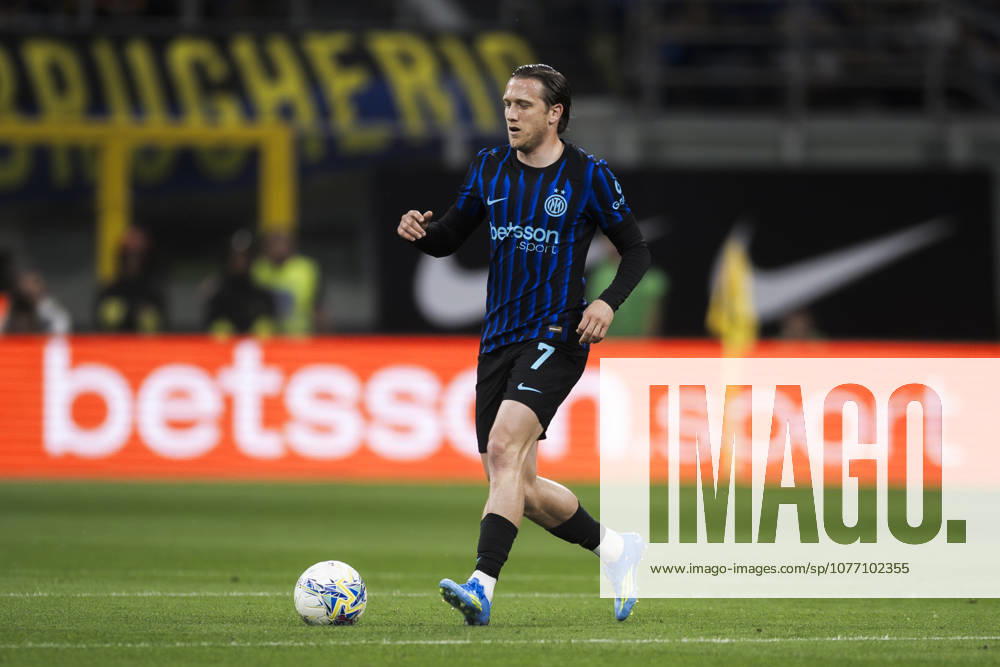 FC Internazionale v Parma Calcio - Serie A Piotr Zielinski of FC Internazionale in action during the Serie A football match between FC Internazionale and Parma Calcio. Milan Italy