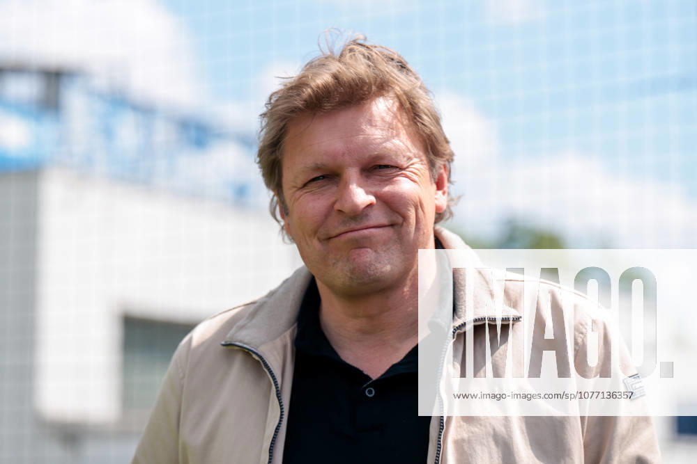 Football, Training of FC Schalke 04 Director Professional Football Youri Mulder FC Schalke 04 laughs Gelsenkirchen Training ground FC Schalke 04 NRW Germany xRHR PHOTO YYx