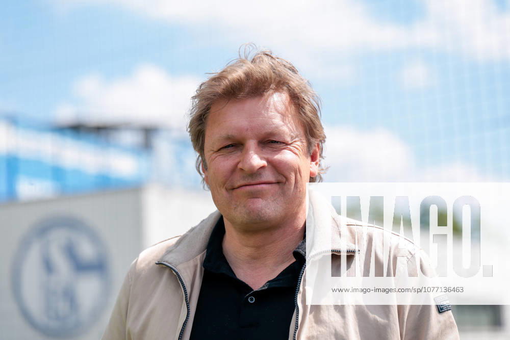 Football, Training of FC Schalke 04 Director Professional Football Youri Mulder FC Schalke 04 laughs Gelsenkirchen Training ground FC Schalke 04 NRW Germany xRHR PHOTO YYx