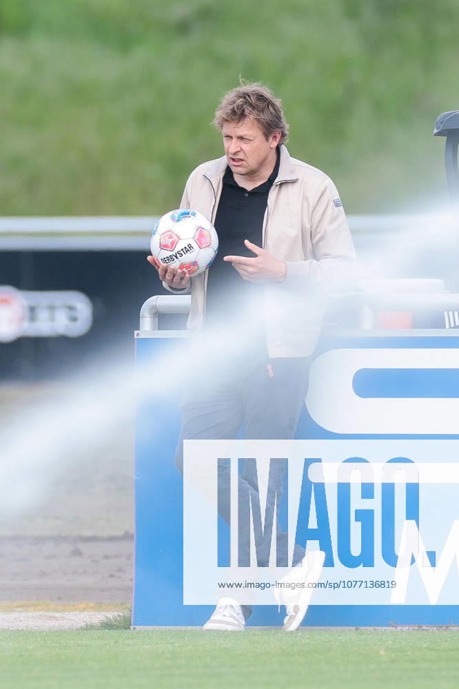 Football, Training of FC Schalke 04 Director Professional Football Youri Mulder FC Schalke 04 Gelsenkirchen Training ground FC Schalke 04 NRW Germany xRHR PHOTO YYx