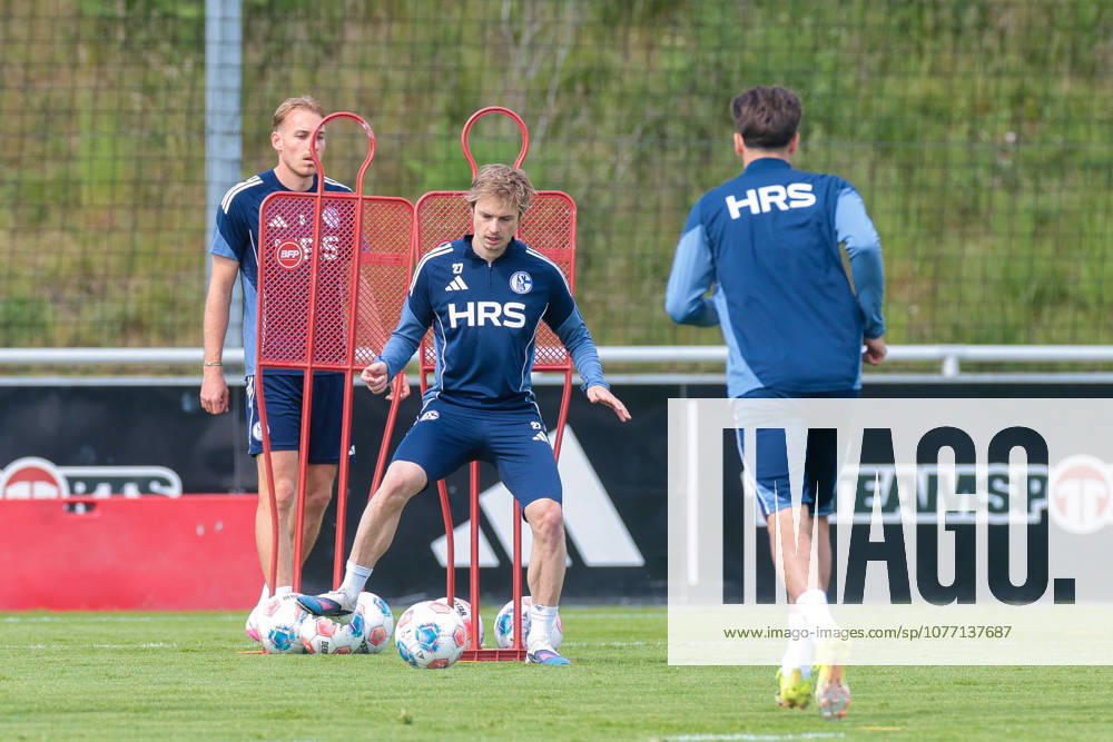 Soccer, Training of FC Schalke 04 Finn Porath FC Schalke 04 Gelsenkirchen Training ground FC Schalke 04 NRW Germany xRHR PHOTO YYx