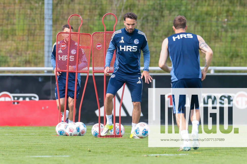 Football, Training of FC Schalke 04 Kenan Karaman FC Schalke 04 Gelsenkirchen Training ground FC Schalke 04 NRW Germany xRHR PHOTO YYx