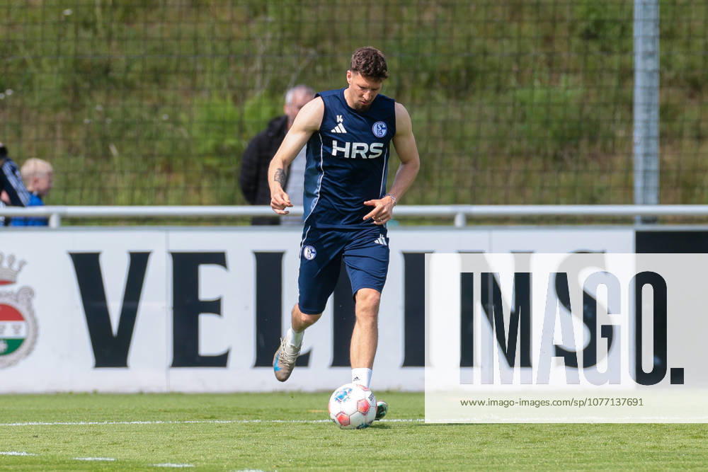 Soccer, Training of FC Schalke 04 Janik Bachmann FC Schalke 04 Gelsenkirchen Training ground FC Schalke 04 NRW Germany xRHR PHOTO YYx
