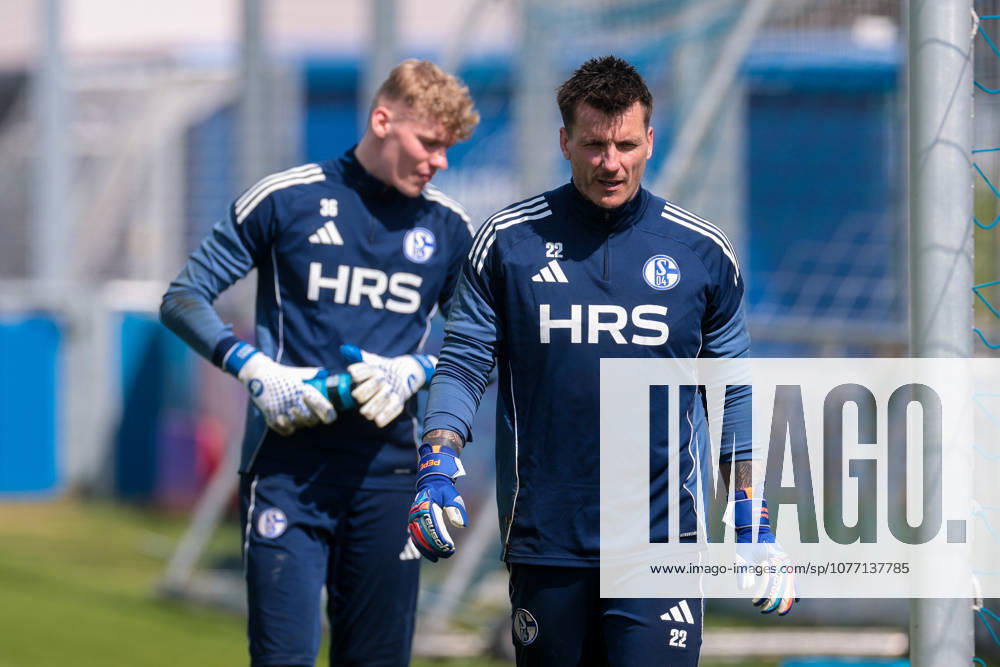 Soccer, Training of FC Schalke 04 f l Goalkeeper Johannes Siebeking FC Schalke 04 , Goalkeeper Kevin Müller FC Schalke 04 Gelsenkirchen Training ground FC Schalke 04 NRW Germany xRHR PHOTO YYx