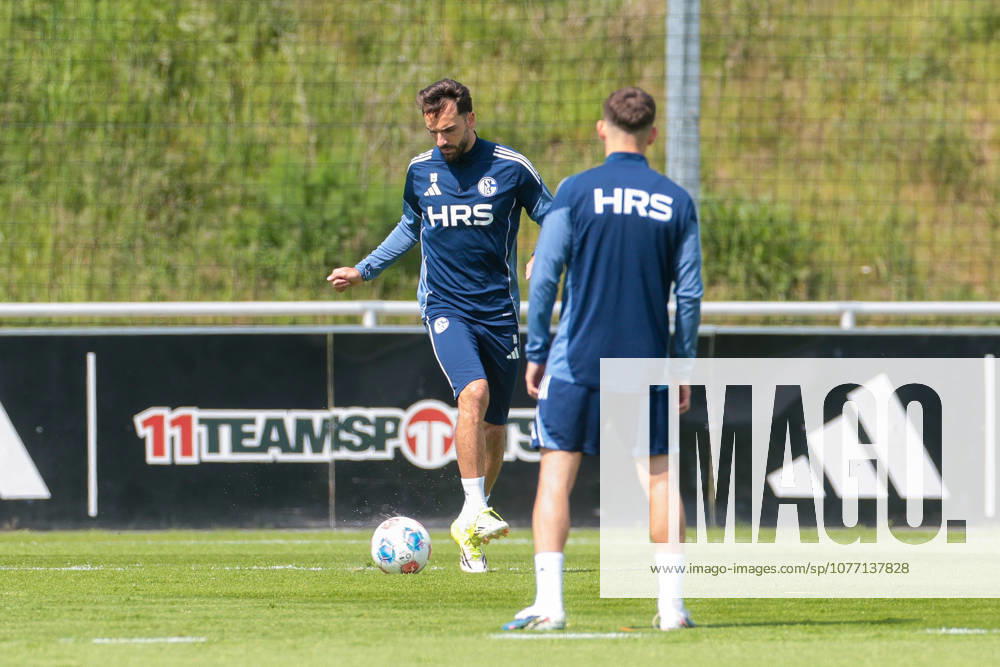 Football, Training of FC Schalke 04 Kenan Karaman FC Schalke 04 , Gelsenkirchen Training ground FC Schalke 04 NRW Germany xRHR PHOTO YYx