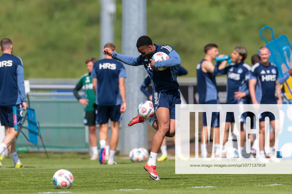 Football, Training of FC Schalke 04 Moussa Sylla FC Schalke 04 Gelsenkirchen Training ground FC Schalke 04 NRW Germany xRHR PHOTO YYx