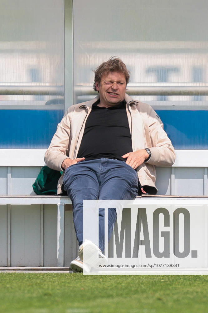 Football, Training of FC Schalke 04 Director Professional Football Youri Mulder FC Schalke 04 sits on the bench and grimaces Gelsenkirchen Training ground FC Schalke 04 NRW Germany xRHR PHOTO YYx