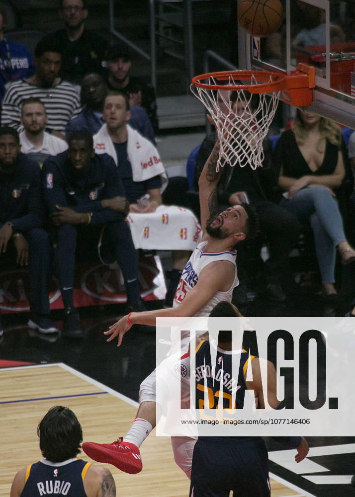 Los Angeles, California, U.S - Austin Rivers 25 of the Los Angeles Clippers goes for a reverse layup during their regular season NBA, Basketball Herren, USA game against the Utah Jazz on Tuesday October 24, 2017 at the Staples Center in Los Angeles, California. Clippers defeats Jazz, 102-84.