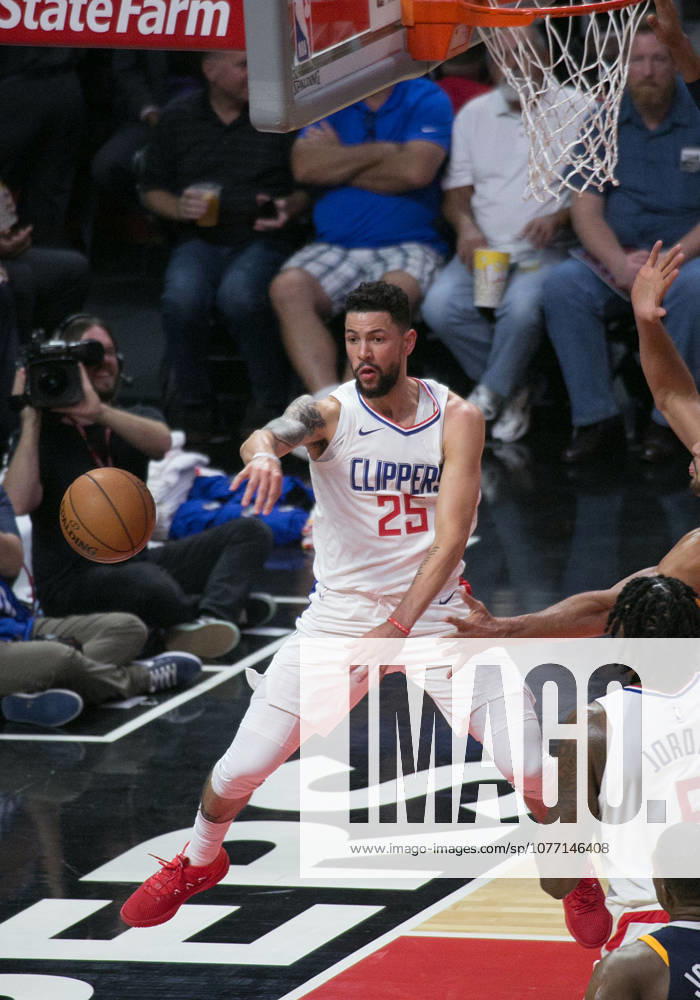 Los Angeles, California, U.S - Austin Rivers 25 of the Los Angeles Clippers keeps the ball inbound during their regular season NBA, Basketball Herren, USA game against the Utah Jazz on Tuesday October 24, 2017 at the Staples Center in Los Angeles, California. Clippers defeats Jazz, 102-84.