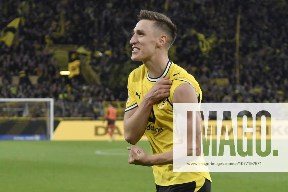 Nico Schlotterbeck Dortmund 4 cheers after scoring 2 1 08 05 2026 ¢ Football ¢ Borussia Dortmund vs Eintracht Frankfurt, Signal Iduna Park, Dortmund, DFB DFL REGULATIONS PROHIBIT ANY USE OF PHOTOGRAPHS AS IMAGE SEQUENCES AND OR QUASI VIDEO