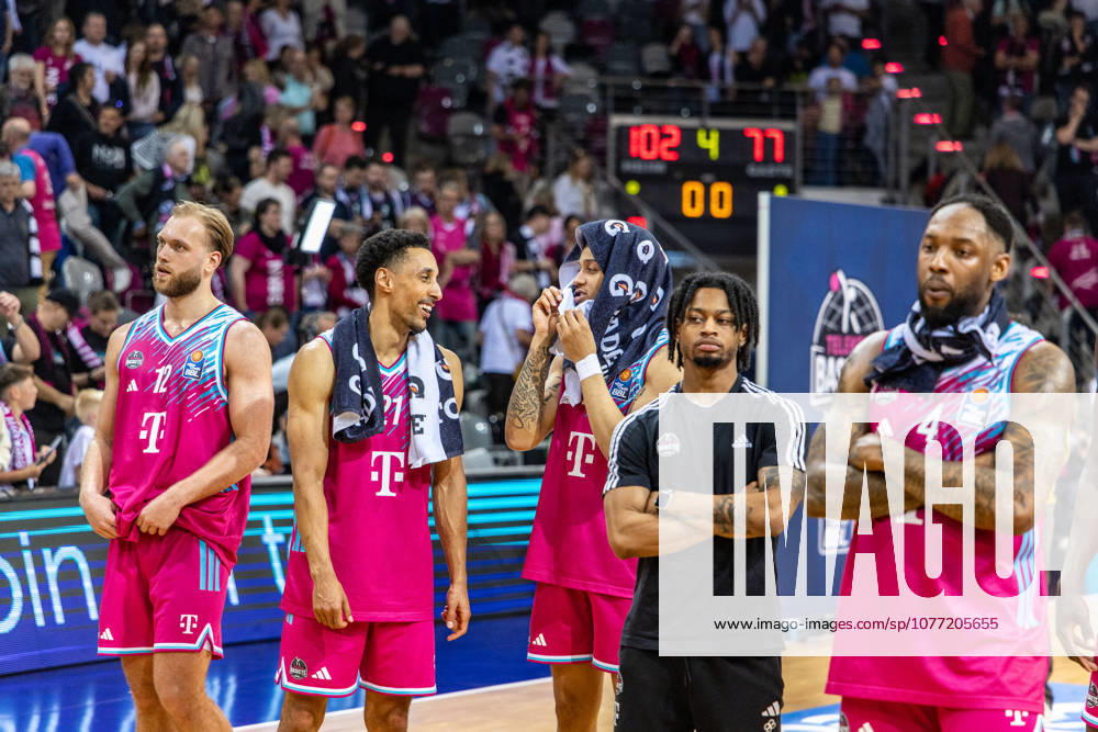 Melvin Jostmann Telekom Baskets Bonn, 12 , Joel Sadu Aminu Telekom Baskets Bonn, 21 , Alijah Comithier Telekom Baskets Bonn, 02 , Jeff Garrett Jr Telekom Baskets Bonn, 04 Zach Cooks Telekom Baskets Bonn, 03 are happy after the victory against the VET CONCEPT Gladiators Trier Telekom Baskets Bonn vs VET CONCEPT Gladiators Trier, Basketball, easy Credit BBL, 33 Matchday, 2025 2026, 08 05 2026 Telekom Baskets Bonn vs VET CONCEPT Gladiators Trier, Basketball, easy Credit BBL, 33 Matchday, 2025 2026, 08 05 2026 Bonn