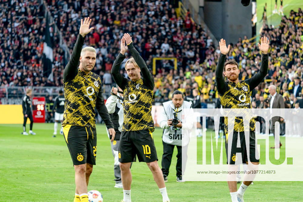 Germany Bundesliga 2025 2026 Matchday 33, Borussia Dortmund vs Eintracht Frankfurt, Friday, 08 05 2026 Signal Iduna Park, North Rhine-Westphalia Niklas Süle Borussia Dortmund, 25 Julian Brandt Borussia Dortmund, 10 Salih Özcan Borussia Dortmund, 6 Emotional farewell in front of the fans
