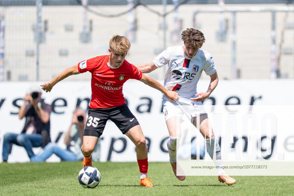 Lukas Stoppel SG Sonnenhof Großaspach, 35 in duel with Arlind Iljazi SG Barockstadt Fulda Lehnert, 02 , SG Sonnenhof Großaspach vs SG Barockstadt Fulda Lehnerz, Soccer, Regionalliga Suedwest, Matchday 33, 09 05 2026 Aspach Baden Wuerttemberg Germany