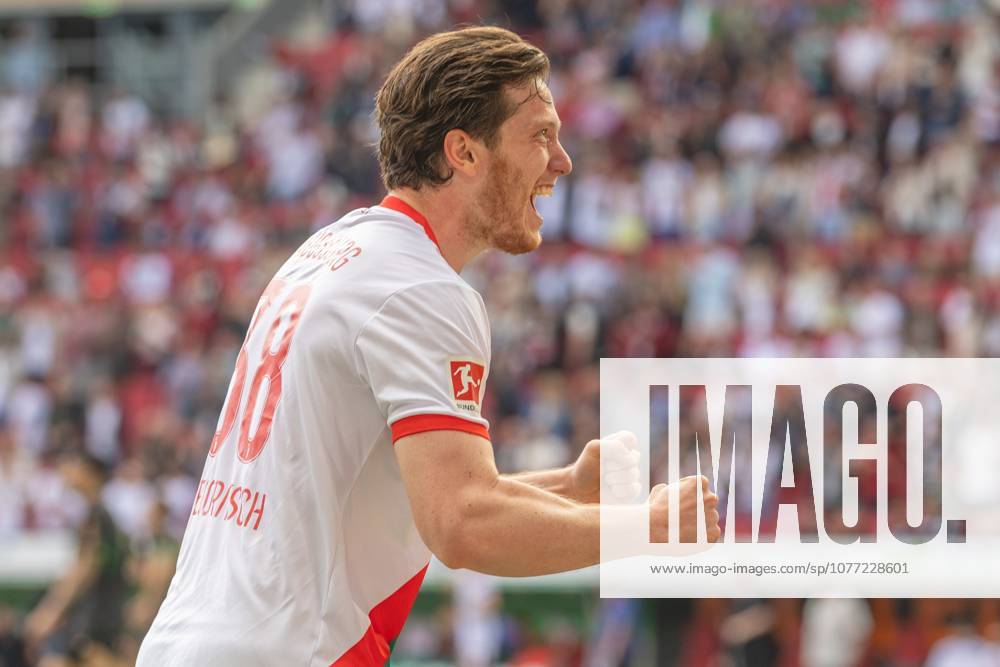 Goal celebration, cheers after his goal for 3 0 by Michael Gregoritsch FC Augsburg , FC Augsburg vs Borussia Moenchengladbach, Soccer, 1 Bundesliga, 33 Matchday, 09 05 2026 DFB regulations prohibit any use of photographs as image sequences and or quasi video