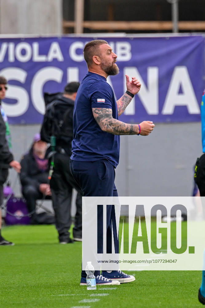Genoas head coach Daniele De Rossi during the Serie A soccer match between Fiorentina and Genoa at the Artemio Franchi Stadium in Florence, Italy - Sunday, May 10, 2026. - Soccer .