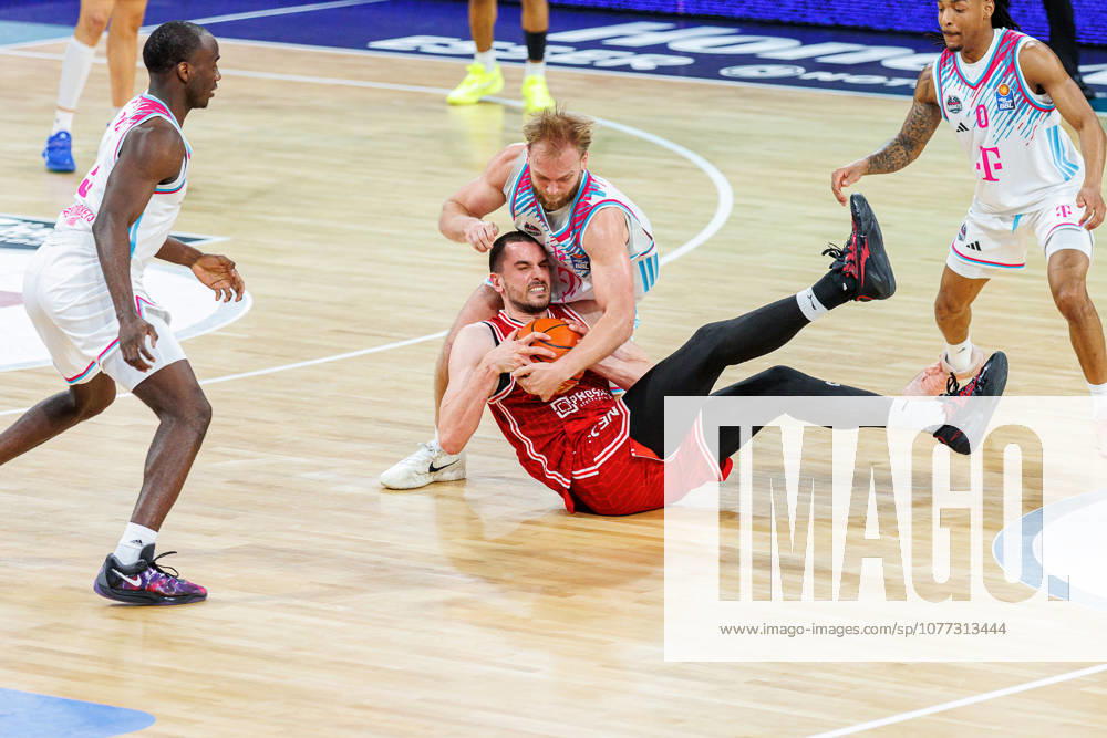 Melvin Jostmann Telekom Baskets Bonn, 12 , Daniel Keppeler BMA365 Bamberg Baskets, 31 , BMA365 Bamberg Baskets vs Telekom Baskets Bonn, Basketball, easyCredit BBL, Matchday 34, 10 05 2026 BMA365 Bamberg Baskets vs Telekom Baskets Bonn, Basketball, easyCredit BBL, Matchday 34, 10 05 2026 Bamberg