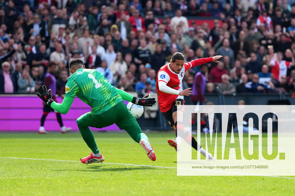 Eredivisie: Feyenoord Rotterdam v AZ Alkmaar Rotterdam - Anis Hadj Moussa of Feyenoord Rotterdam shooting during the competition round of the eredivisie season. The match is set between Feyenoord Rotterdam and AZ Alkmaar at De Kuip on 10 May 2026 in Rotterdam, The Netherlands.