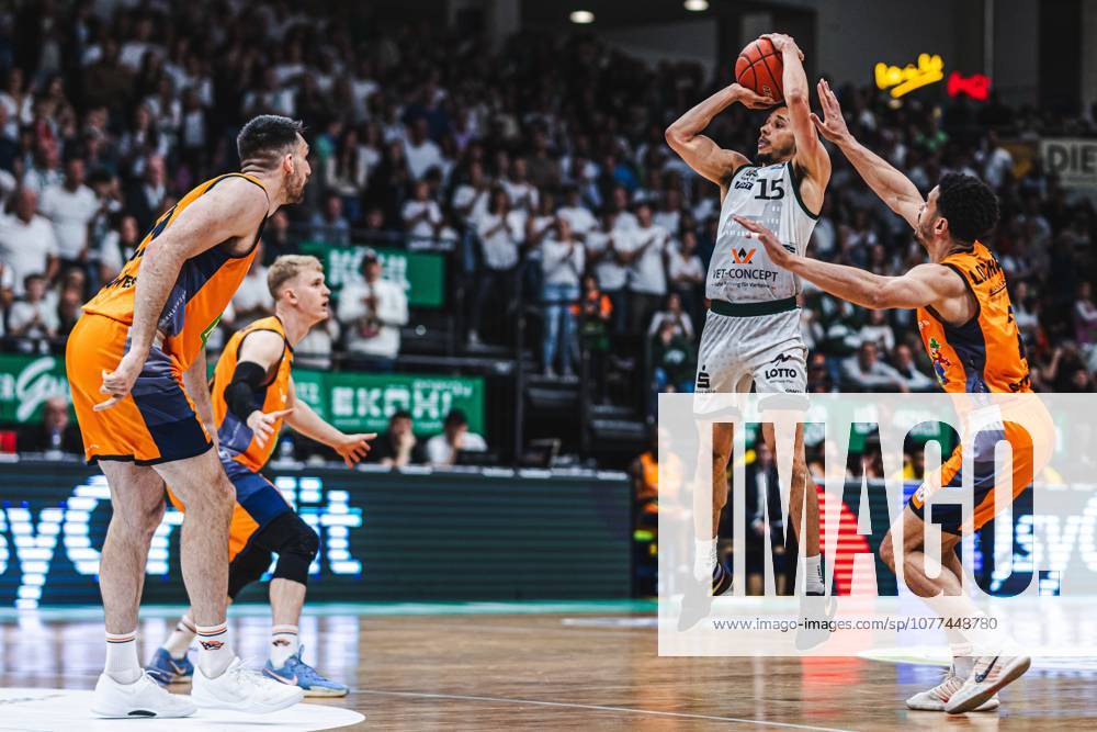 Jordan Roland Gladiators Trier in a duel with Owen Klassen Rostock Seawolves , Lukasz Kolenda Rostock Seawolves and Dominic Lockhart Rostock Seawolves , Vet Concept Gladiators Trier vs Rostock Seawolves, Basketball, easyCredit BBL, Play Ins, Season 2025 2026, 14 05 2026 Vet Concept Gladiators Trier vs Rostock Seawolves, Basketball, easyCredit BBL, Play Ins, Season 2025 2026