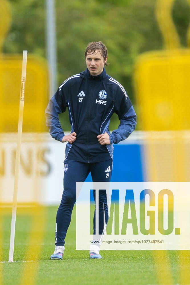 Football, Training of FC Schalke 04 Finn Porath FC Schalke 04 Gelsenkirchen Training ground FC Schalke 04 NRW Germany xRHR PHOTO YYx