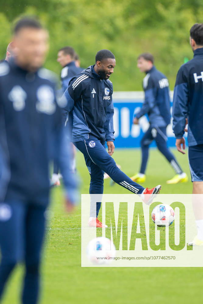 Football, Training of FC Schalke 04 Moussa Sylla FC Schalke 04 Gelsenkirchen Training ground FC Schalke 04 NRW Germany xRHR PHOTO YYx